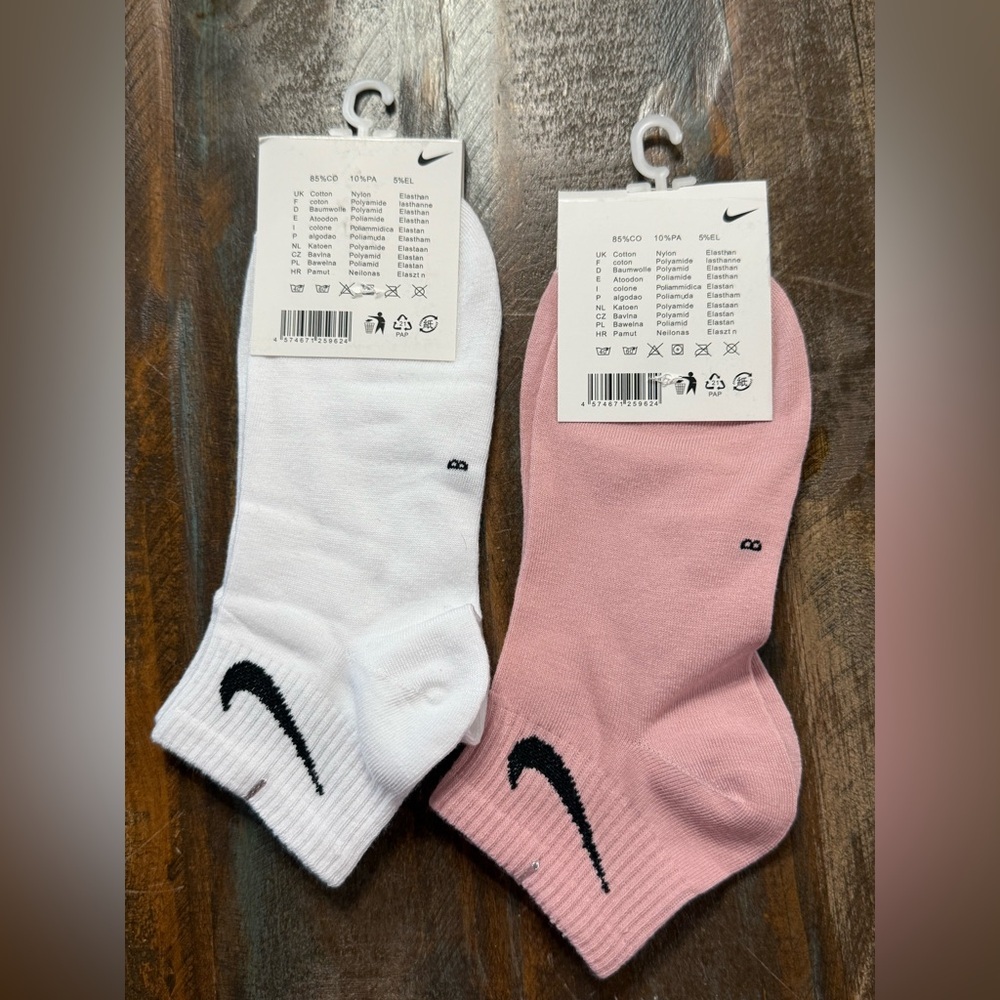 Nike Women’s Dri-FIT Cushioned Socks  White & Pink NWT (2 PAIR) - Picture 3 of 3